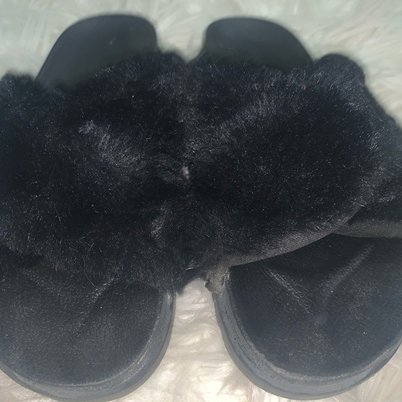 Black comfy, warm , cozy slides - Picture 2 of 5